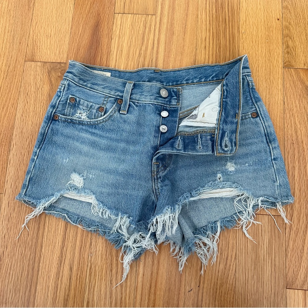 Levi’s Medium Wash Jean Shorts - Size 24